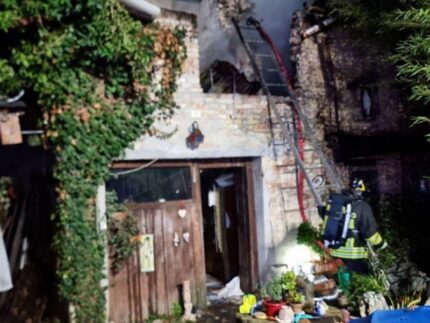 Incendio in un casolare di Mogliano