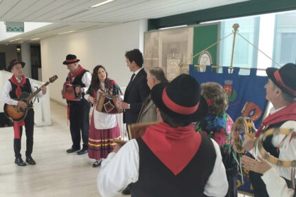 Acquaroli con gruppo folkloristico del saltarello