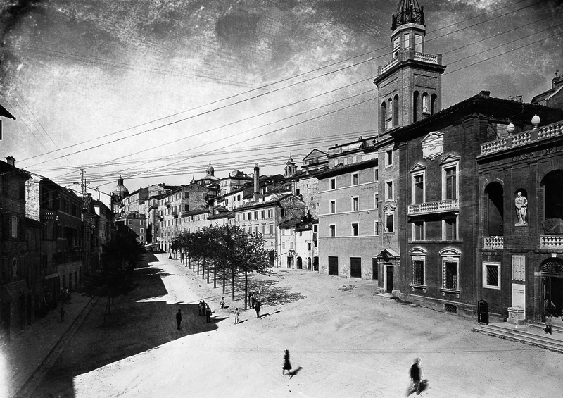 Piazza Mazzini, Macerata